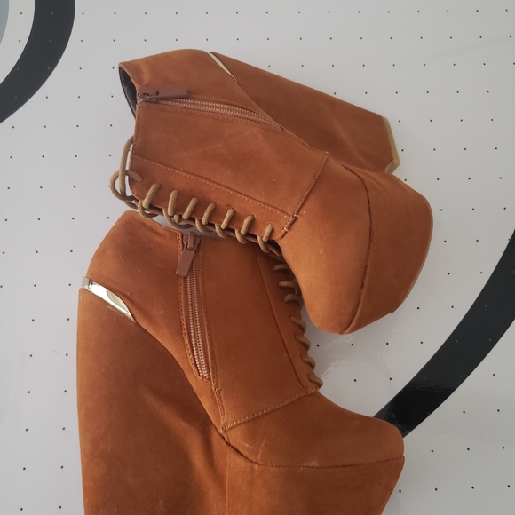 Shoes - Picture 7 of 10